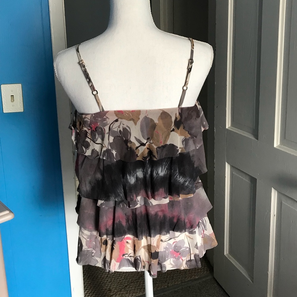 NWOT Beautiful Ruffle Top 🥀 - Picture 3 of 4